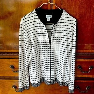 Chico’s Travelers zippered  jacket, size 2 (Med/12)